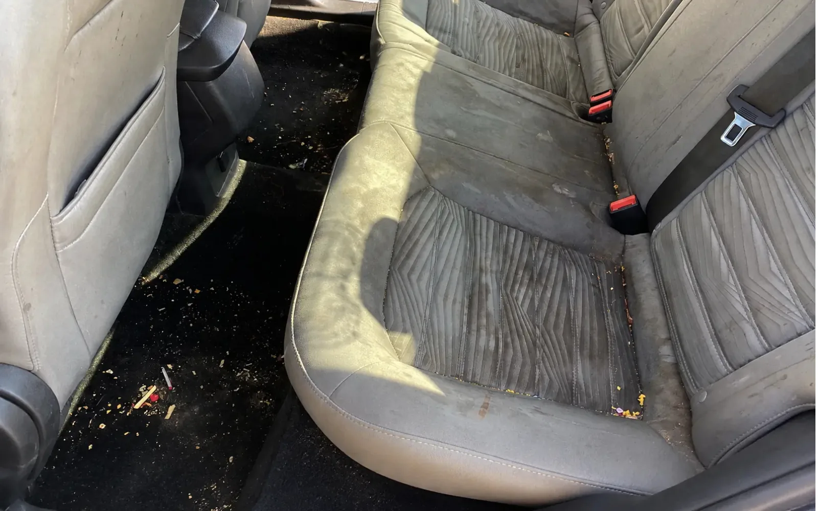 Avant — Banquette arrière nettoyé à Aix-les-Bains