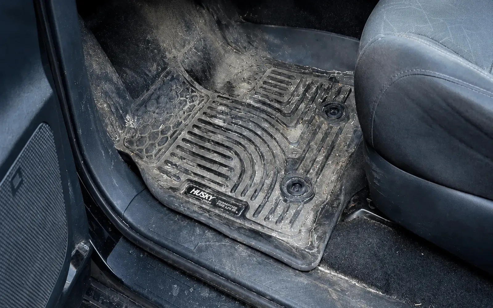 Avant — Tapis de sol nettoyé à Chambéry